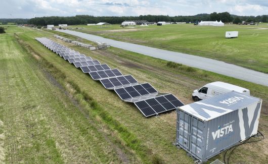 Ausgefahrener Solarcontainer von VISTA energy auf dem Gelände des Wacken Open Air 2026